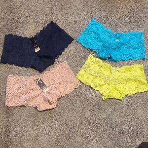 SET OF 4 LACE PANTIES